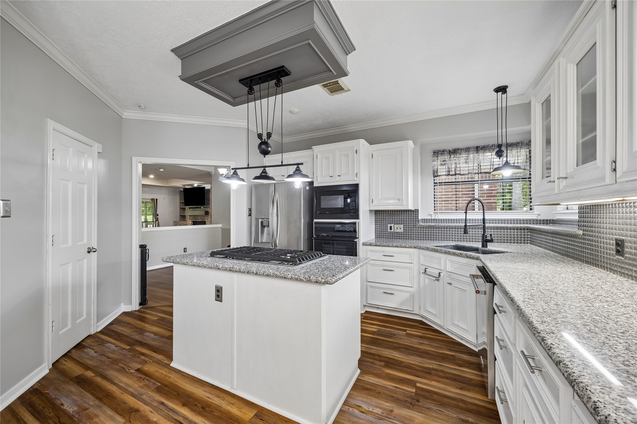 154 7 Coves Road Conroe, TX 77304 - Photo 16 of 32