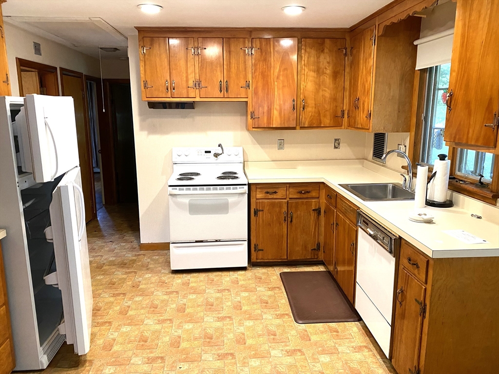 463 Bailey Road, Unit 1 Holden, MA 01520 - Photo 7 of 18 a kitchen with a sink stove and refrigerator