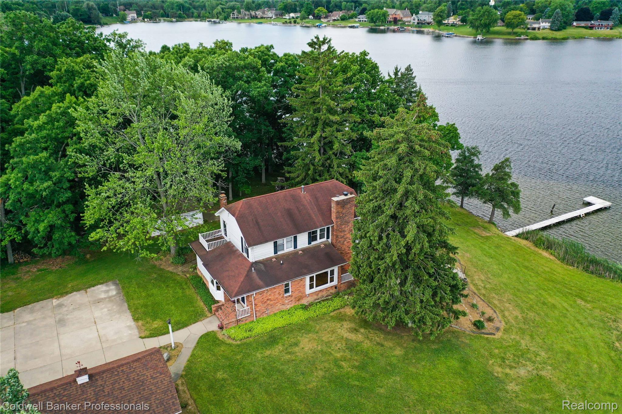 801 Maxfield Lake Road Brighton, MI 48114 - Photo 7 of 65 59-Aerial View VI.jpg