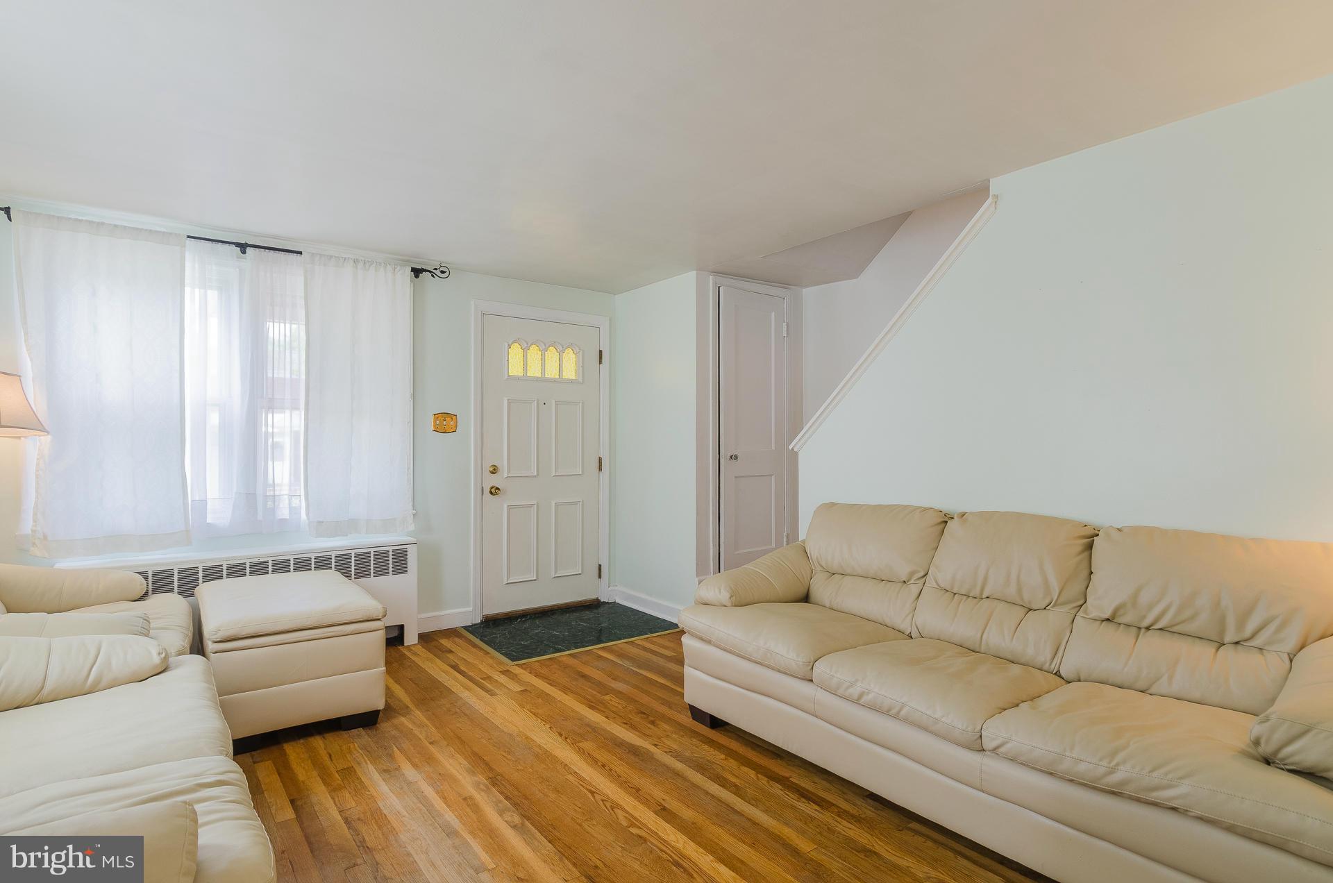 3721 Greenvale Road Baltimore, MD 21229 - Photo 2 of 30 Living Room