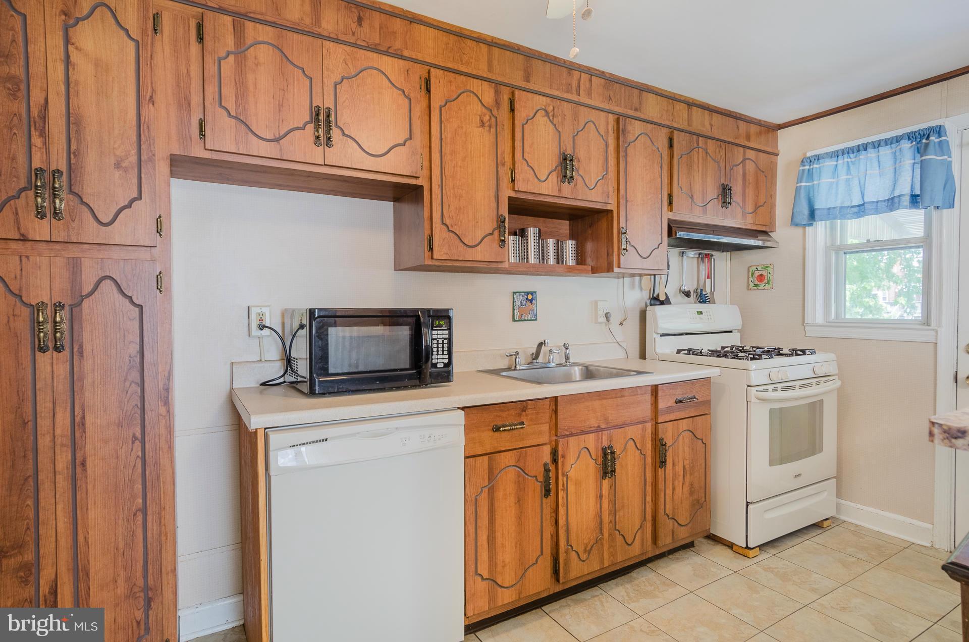 3721 Greenvale Road Baltimore, MD 21229 - Photo 7 of 30 Kitchen