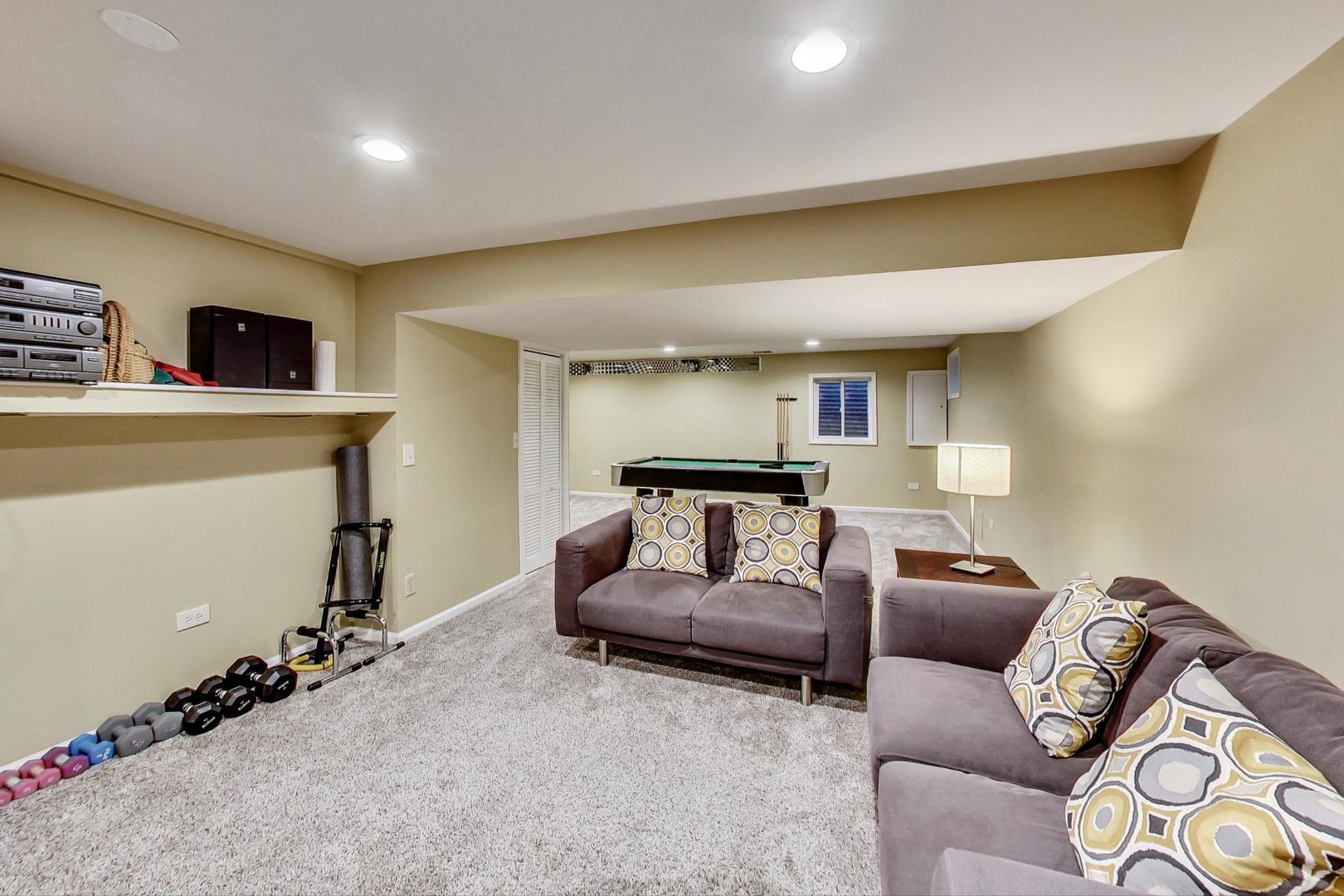 2185 Maplewood Drive Gurnee, IL 60031 - Photo 40 of 65 a living room with furniture