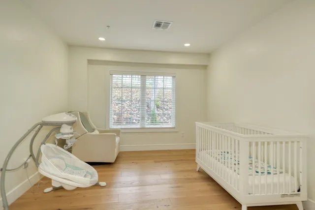 a view of livingroom with furniture