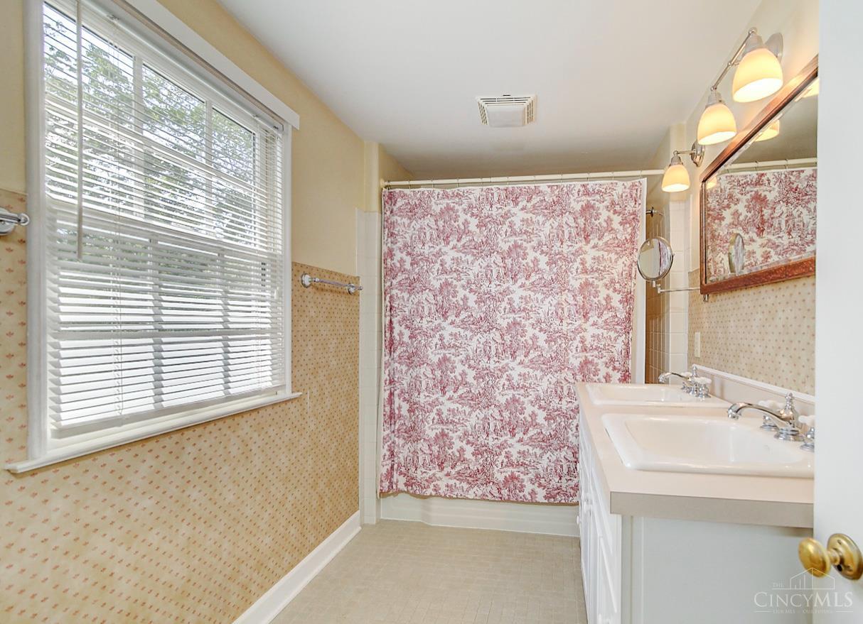 5104 Bonham Road Oxford, OH 45056 - Photo 27 of 39 2nd floor bath with raised double vanity.