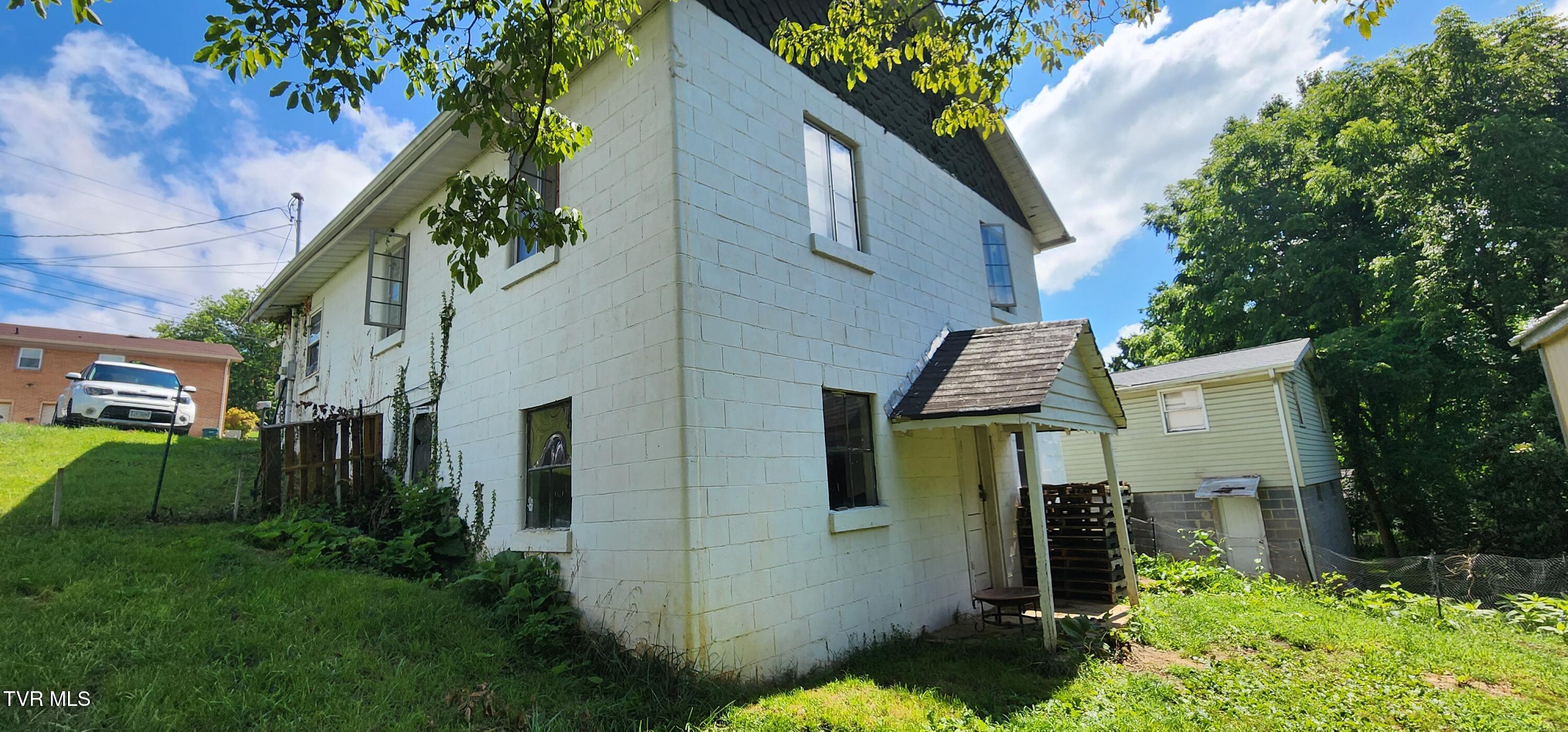 159 Millard Street Bristol, VA 24201 - Photo 10 of 12 20250702_111258