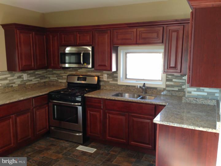 329 Fairview Road Woodlyn, PA 19094 - Photo 3 of 18 Gallery Image 3