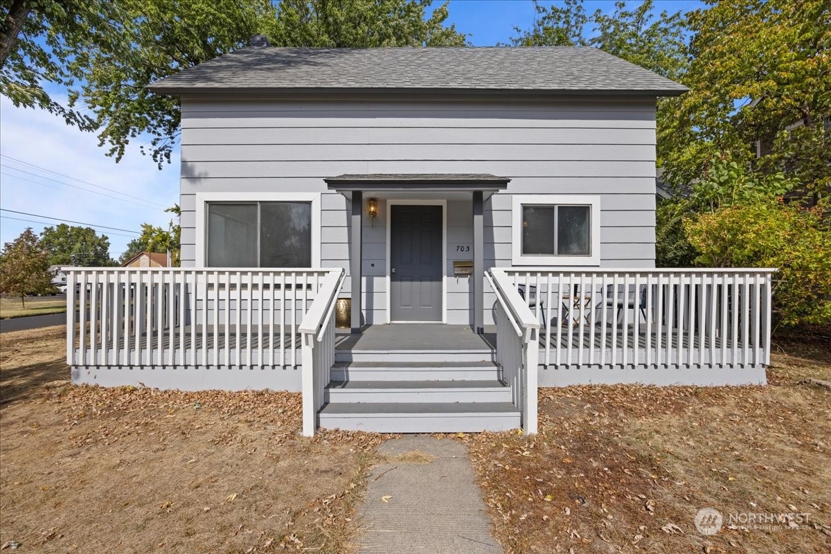 703 Washington Street Walla Walla, WA 99362 - Photo 2 of 30 a view of a house with a deck