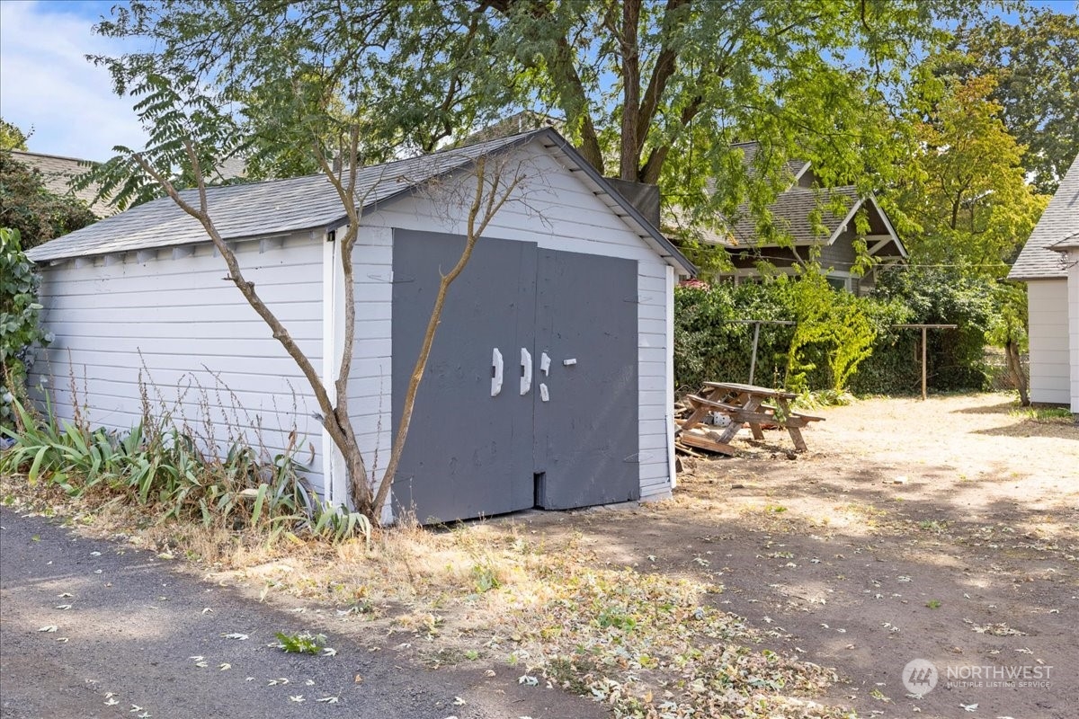 703 Washington Street Walla Walla, WA 99362 - Photo 23 of 30 a backyard of a house with wooden fence and large trees