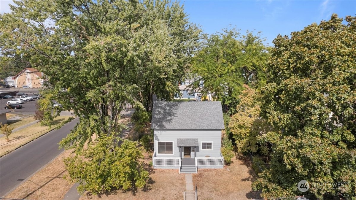 703 Washington Street Walla Walla, WA 99362 - Photo 25 of 30 view of a house with a tree