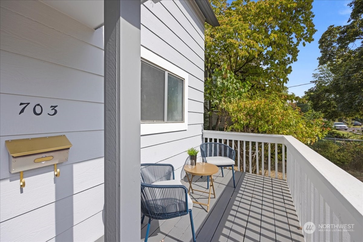 703 Washington Street Walla Walla, WA 99362 - Photo 4 of 30 a view of a balcony with furniture