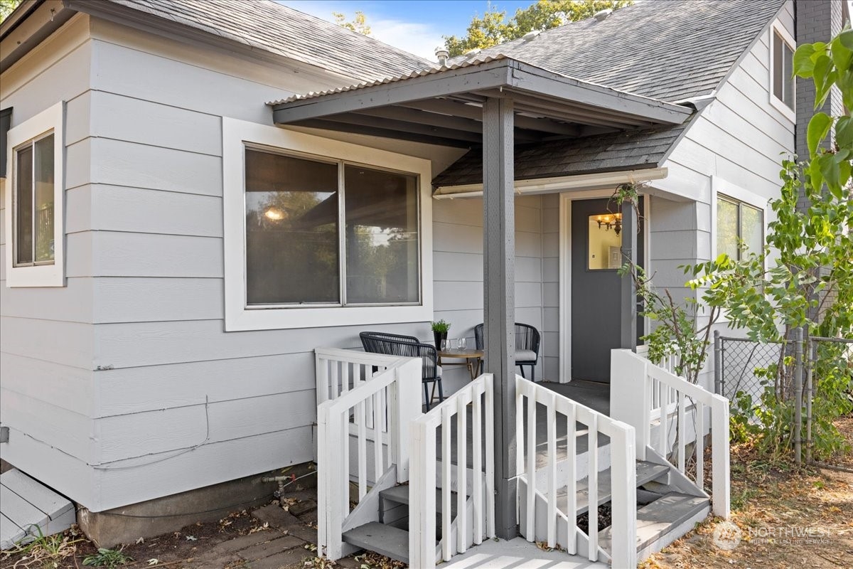 703 Washington Street Walla Walla, WA 99362 - Photo 5 of 30 a view of white house with wooden fence and windows