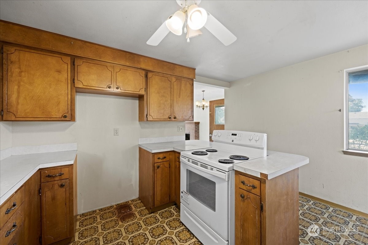 703 Washington Street Walla Walla, WA 99362 - Photo 7 of 30 a kitchen with stainless steel appliances granite countertop a sink stove and refrigerator