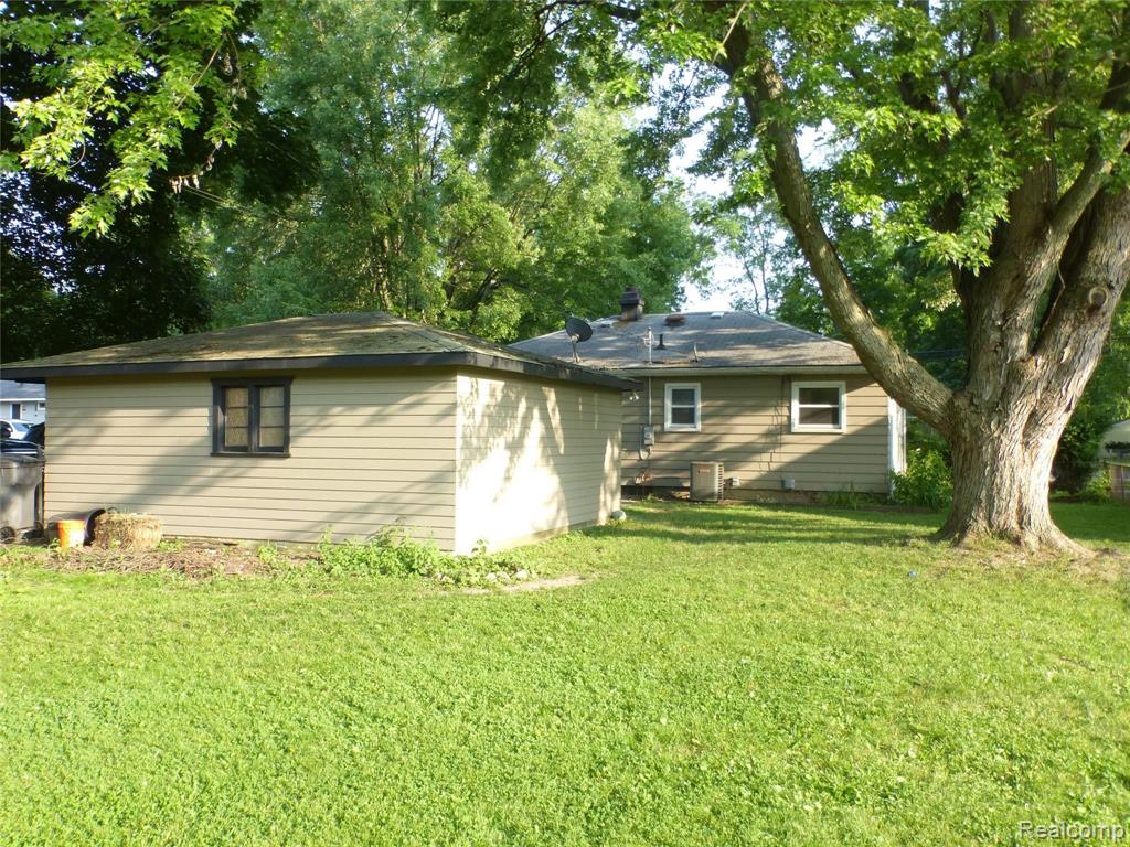 3460 Watkins Lake Road Waterford, MI 48328 - Photo 22 of 27