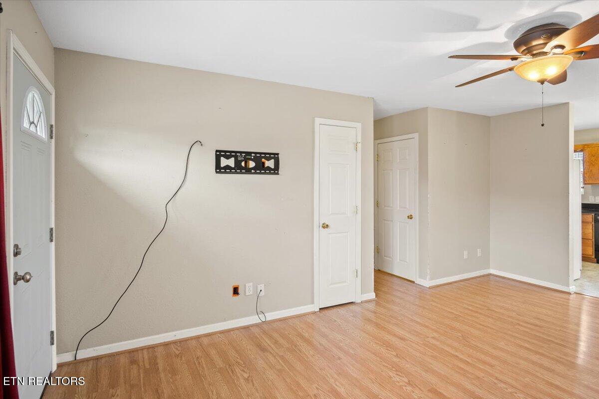 752 Killion Road Dandridge, TN 37725 - Photo 3 of 26 05-Living Room