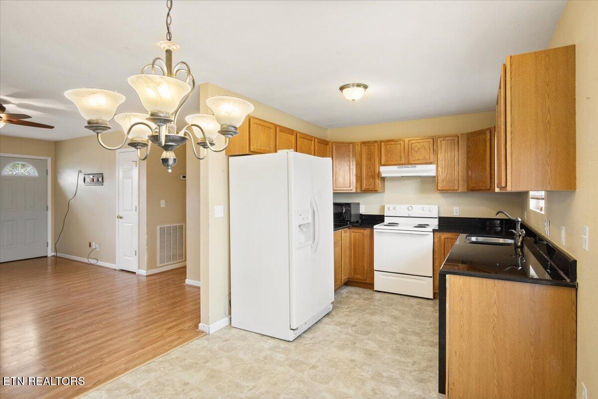 752 Killion Road Dandridge, TN 37725 - Photo 6 of 26 08-Dining Area