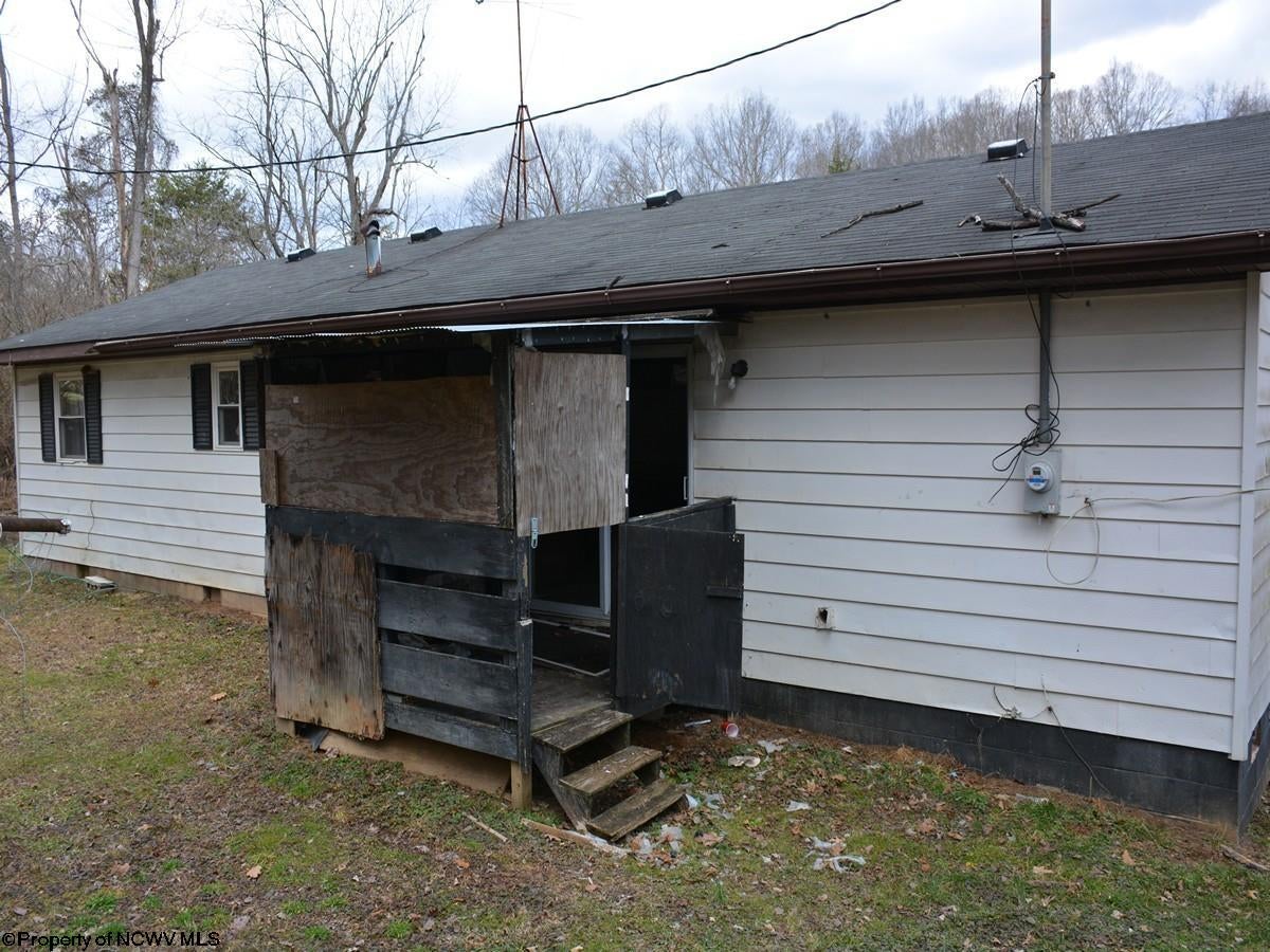 253 Bud Chattin Road Leon, WV 25123 - Photo 4 of 21 Gallery Image 4