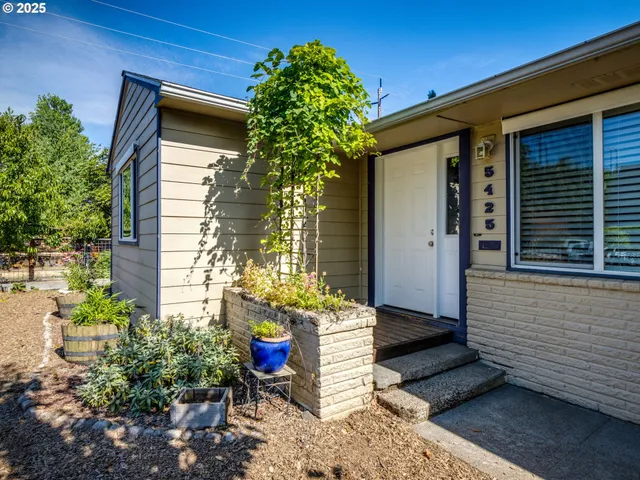 $487,000 | 5425 North Syracuse Street, Portland, OR 97203