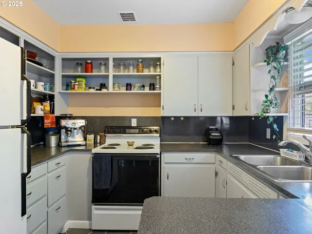 $487,000 | 5425 North Syracuse Street, Portland, OR 97203