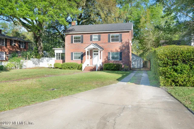 a sign that is on the side of the road