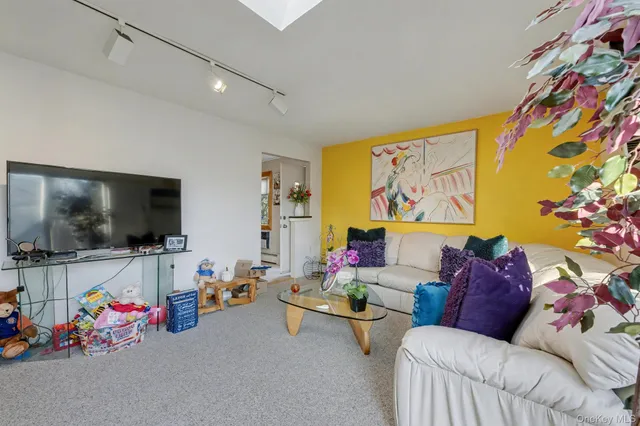 $829,000 | 111 Shinbone Lane, Commack, NY 11725