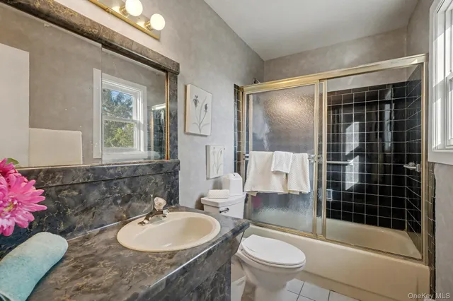 $829,000 | 111 Shinbone Lane, Commack, NY 11725