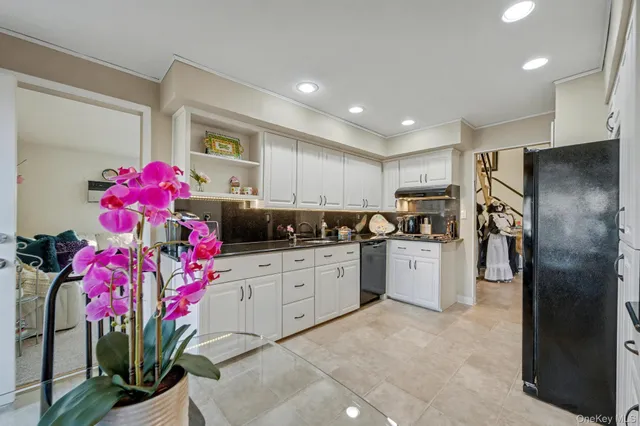 $829,000 | 111 Shinbone Lane, Commack, NY 11725