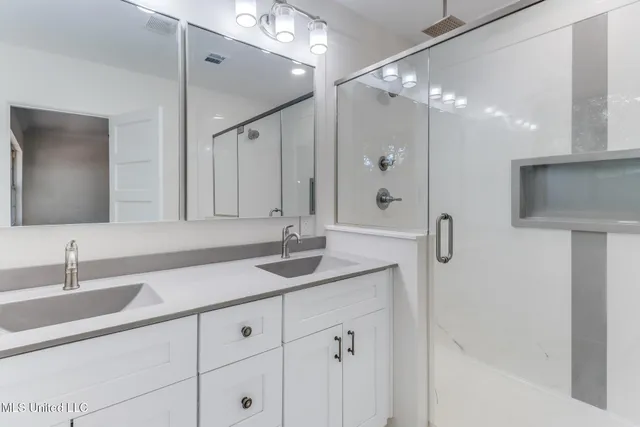 $2,450 | 175 St Charles Avenue, Biloxi, MS 39530