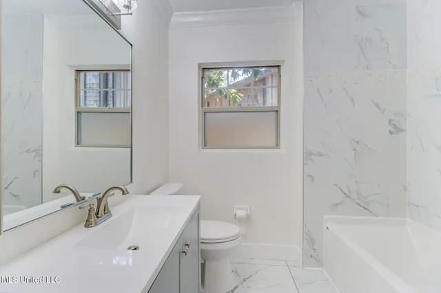 $2,450 | 175 St Charles Avenue, Biloxi, MS 39530