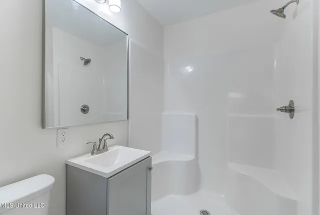 $2,450 | 175 St Charles Avenue, Biloxi, MS 39530