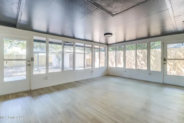 $2,450 | 175 St Charles Avenue, Biloxi, MS 39530