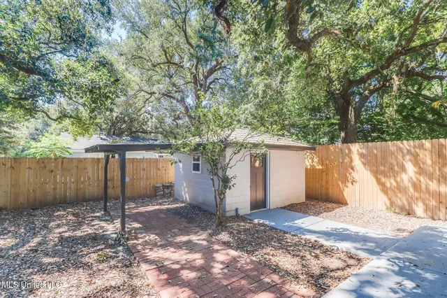 $2,450 | 175 St Charles Avenue, Biloxi, MS 39530