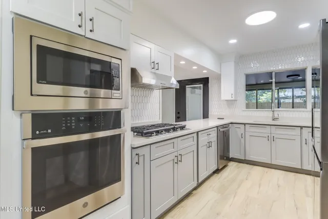 $2,450 | 175 St Charles Avenue, Biloxi, MS 39530