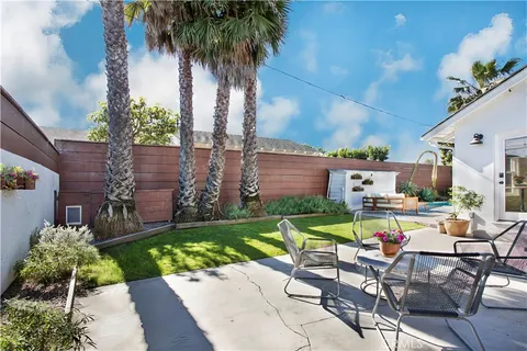 $2,295,000 | 389 Mira Loma Place, Costa Mesa, CA 92627
