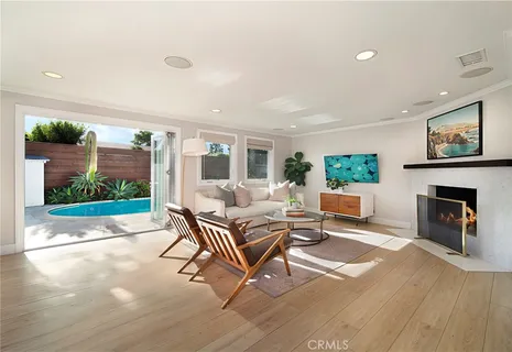 $2,295,000 | 389 Mira Loma Place, Costa Mesa, CA 92627