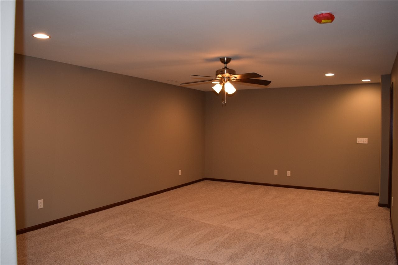 716 Grindstone Circle Waterloo, IA 50702 - Photo 13 of 15 Gallery Image 13