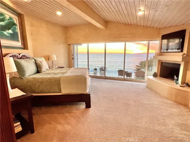 a bathroom with a tub double vanity sink and mirror