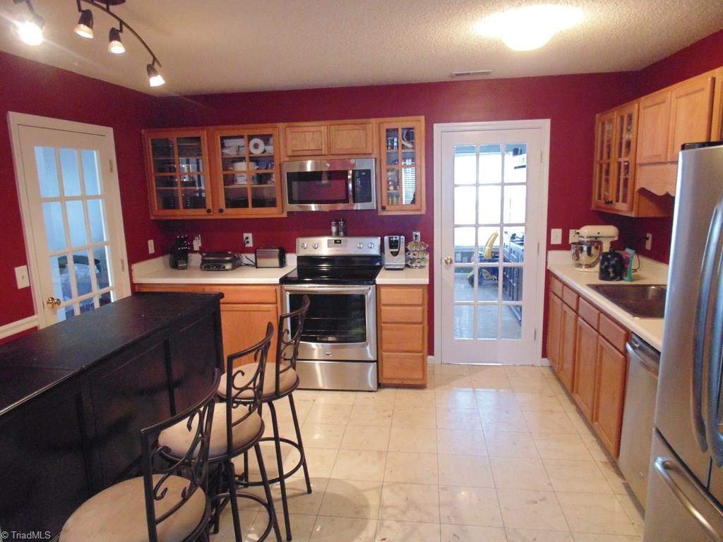 2000 WaterStone Loop High Point, NC 27265 - Photo 4 of 6