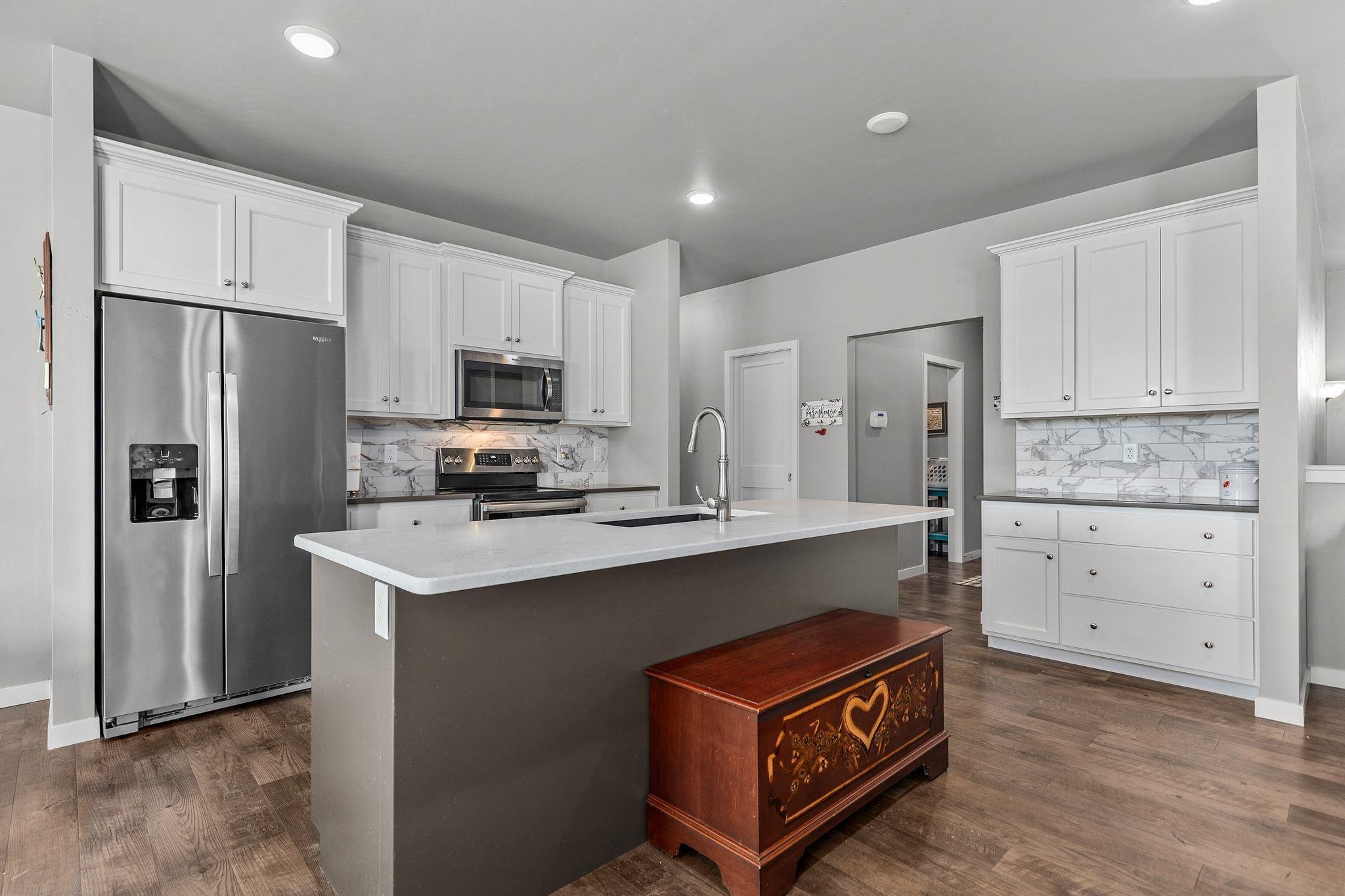 3627 Tulip Trail Appleton, WI 54913 - Photo 14 of 68