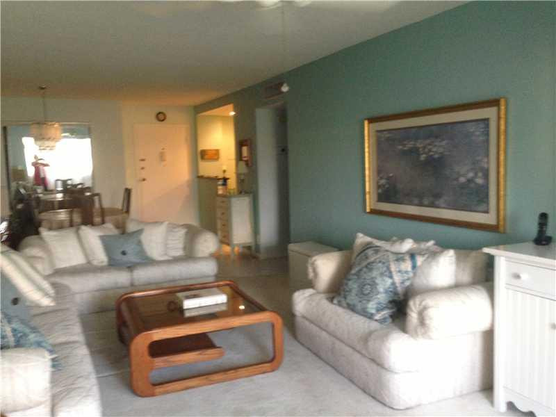 6600 Cypress Road, Unit 504 Plantation, FL 33317 - Photo 9 of 11 Living Room