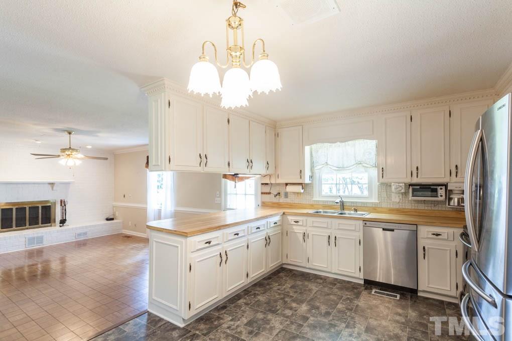 314 Wilson Lucas Road Dunn, NC 28334 - Photo 11 of 30 Gallery Image 11