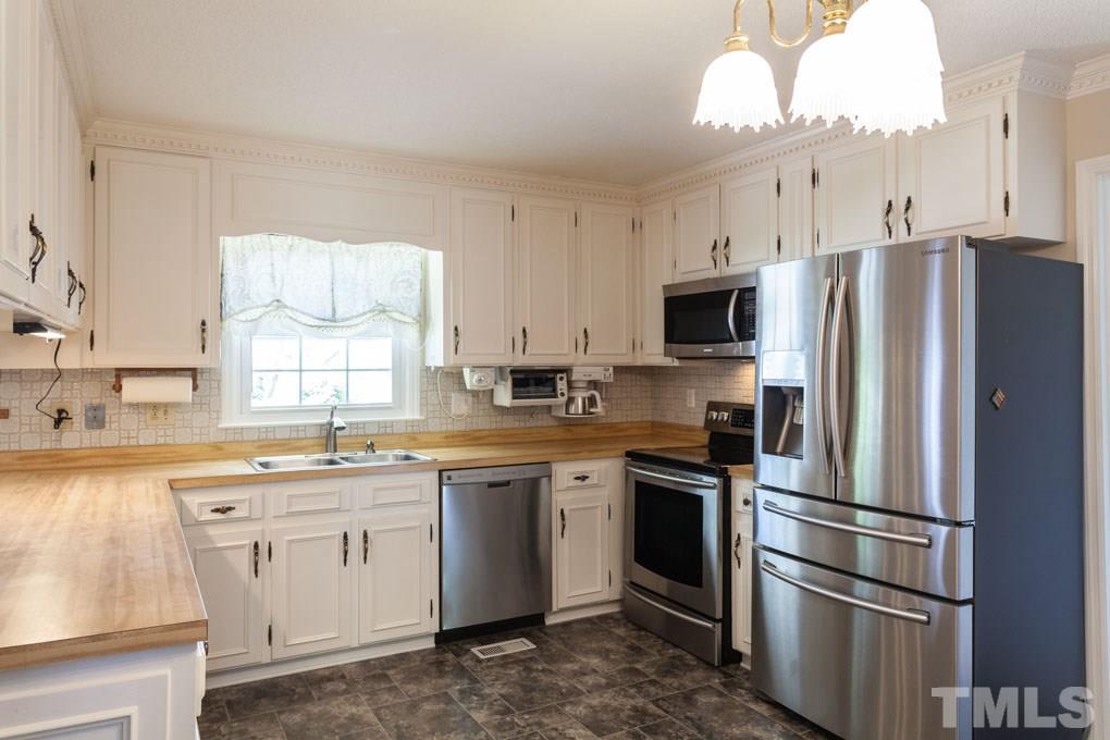 314 Wilson Lucas Road Dunn, NC 28334 - Photo 10 of 30 Gallery Image 10