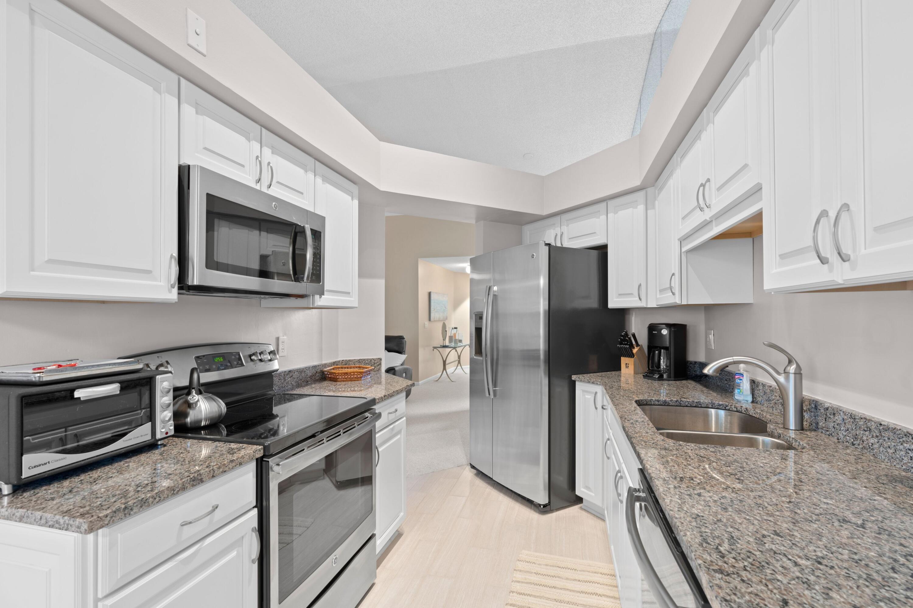 17256 Boca Club Boulevard, Unit 1407 Boca Raton, FL 33487 - Photo 8 of 22 Kitchen