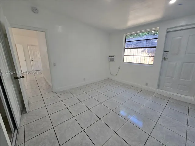 $2,200 | 2957 Southwest 36th Court, Unit 5, Miami, FL 33133
