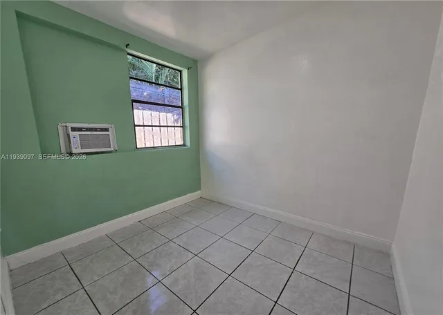 $2,200 | 2957 Southwest 36th Court, Unit 5, Miami, FL 33133