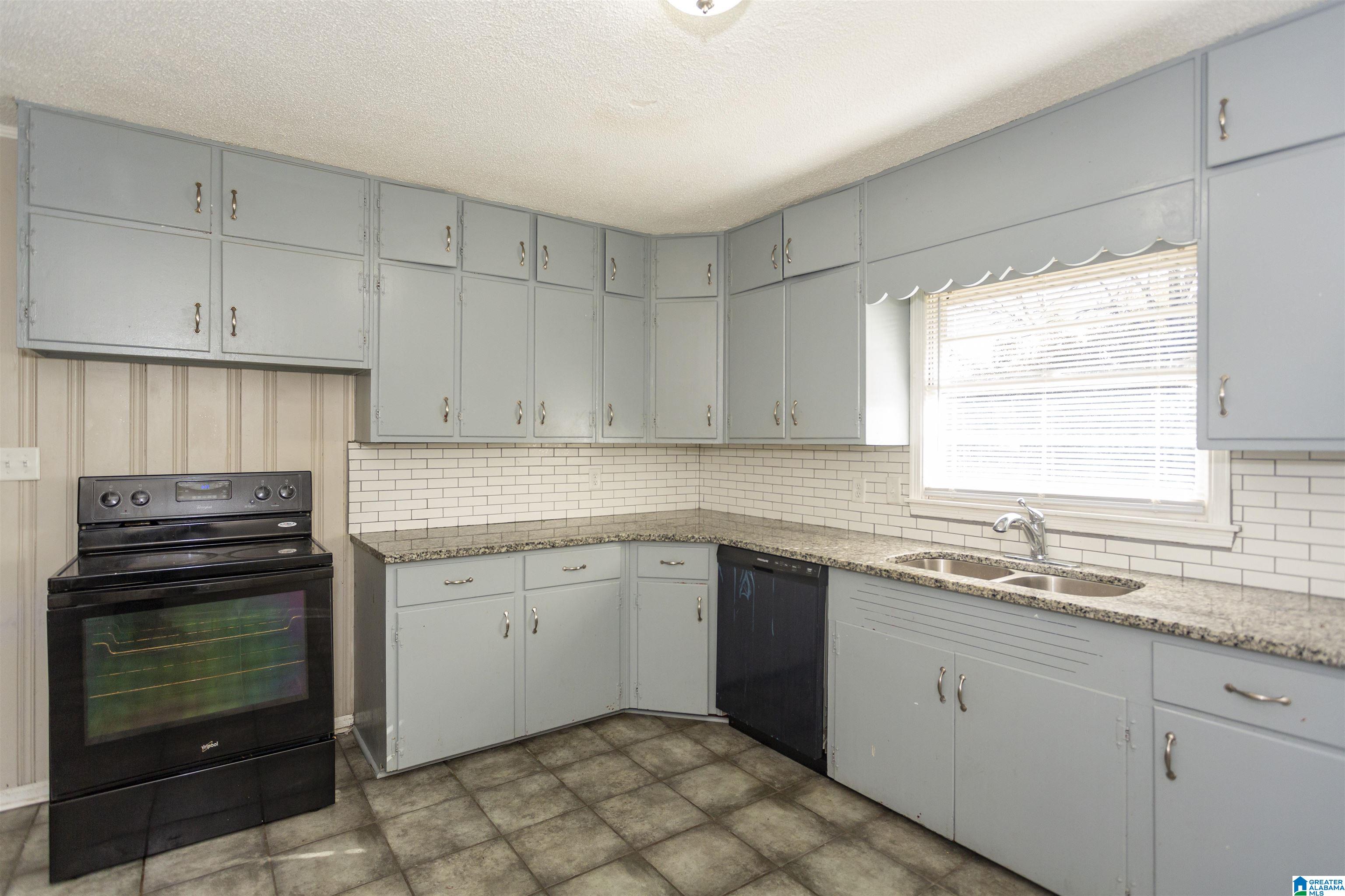 308 6th Street South Bessemer, AL 35020 - Photo 8 of 33