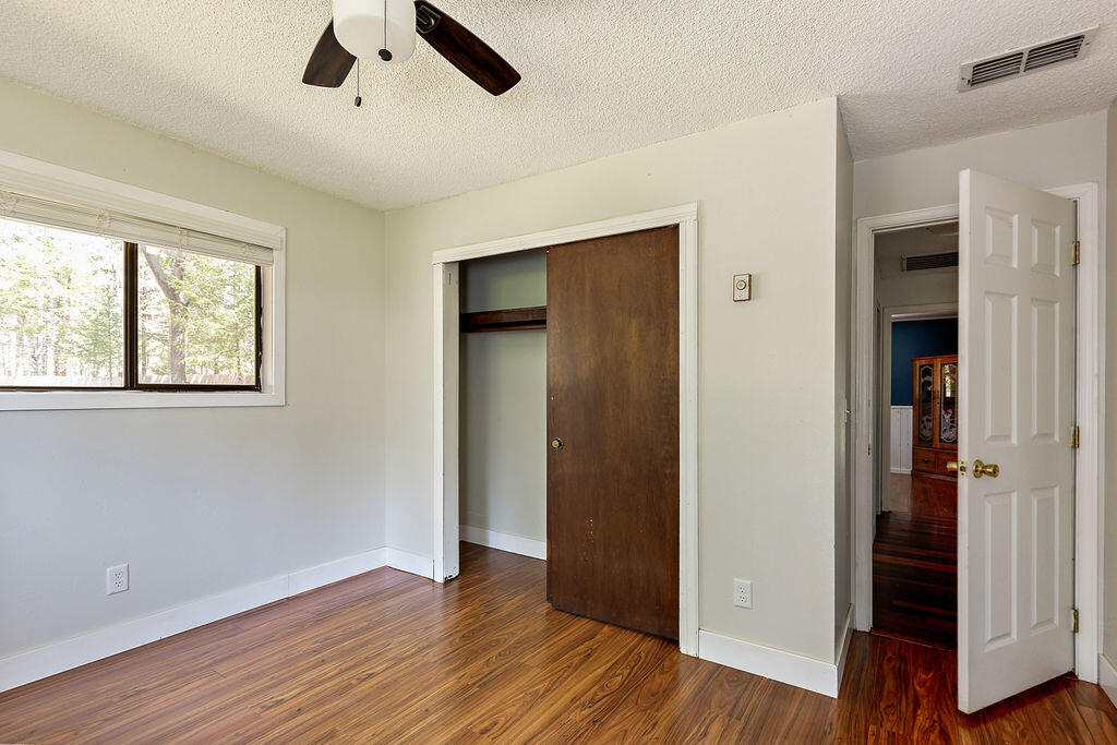 2036 Pleasant Creek Road Rogue River, OR 97537 - Photo 28 of 39 Third Bedroom