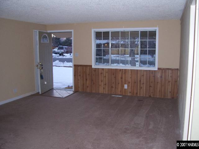 9210 Fremont Way Reno, NV 89506 - Photo 8 of 9 an empty room with windows