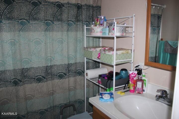 2182 Lakeview Road Lenoir City, TN 37772 - Photo 8 of 17 IMG_0976 (Small)