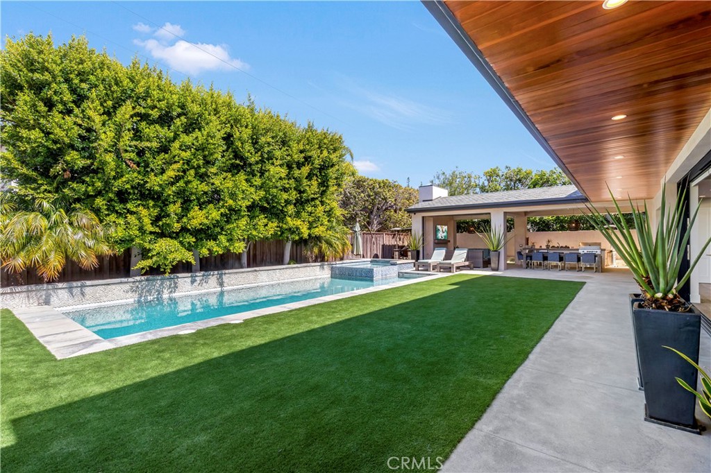 660 Kings Road Newport Beach, CA 92663 - Photo 12 of 41 a view of house with garden