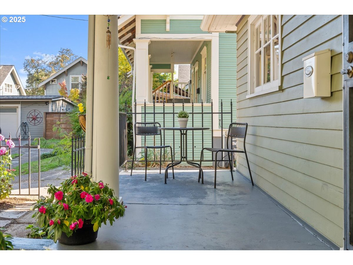 3448 Southeast Sherman Street Portland, OR 97214 - Photo 2 of 40